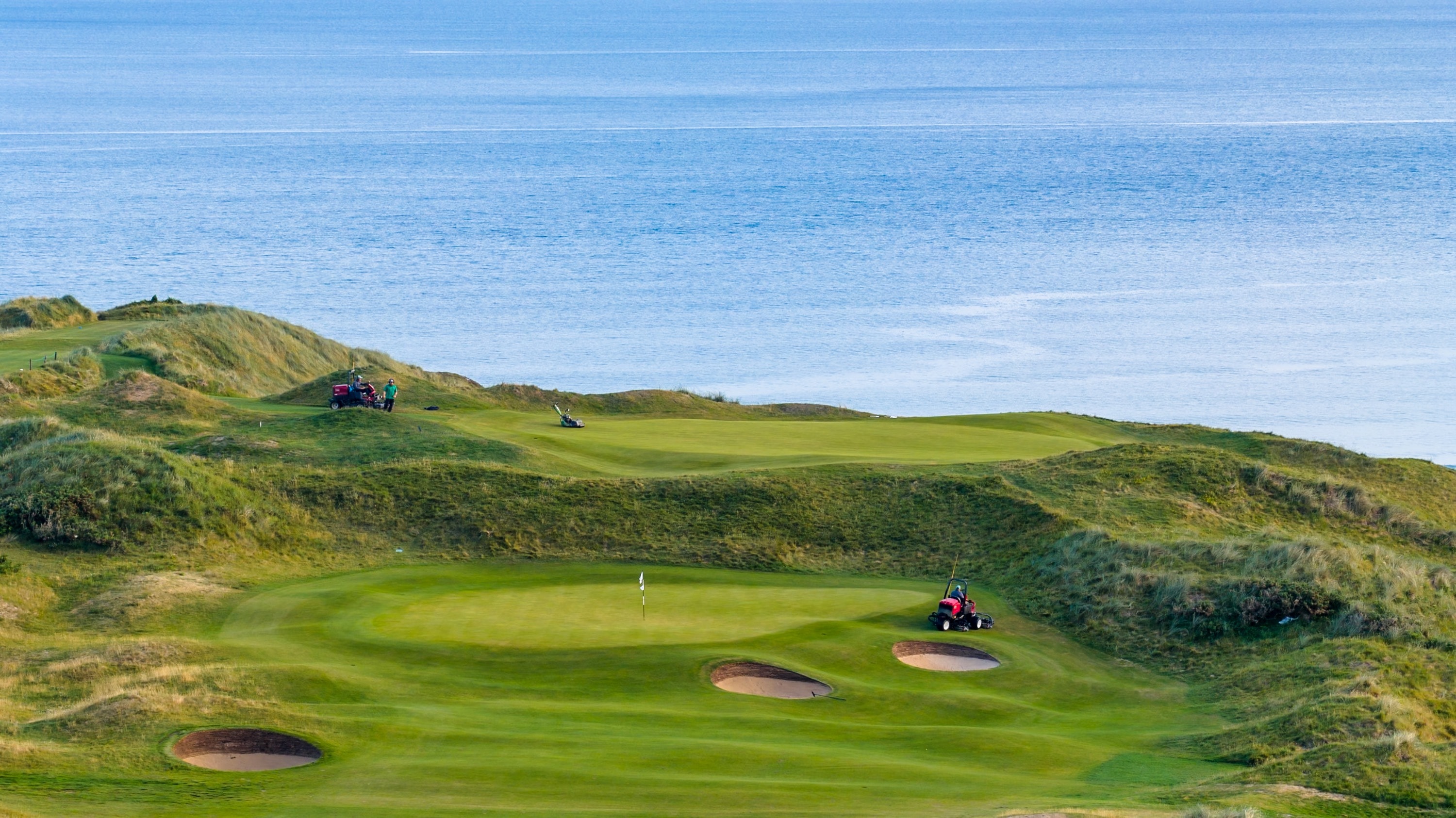 10th and 17th greens at Tralee Golf Club with the Atlantic beyond